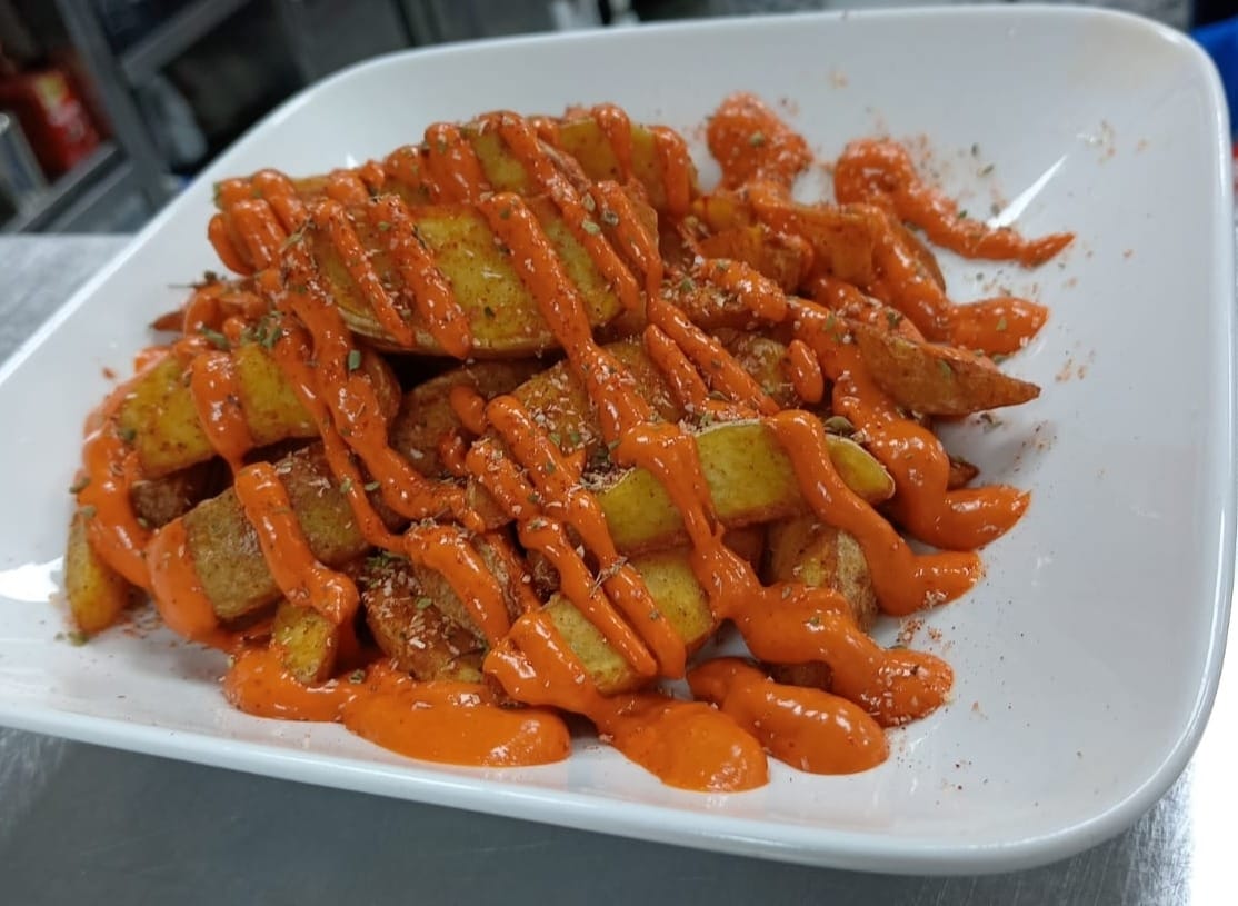 Patatas con Salsa